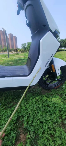 Mzmix right front panel (comes with black raffia) (footrest cover not included)