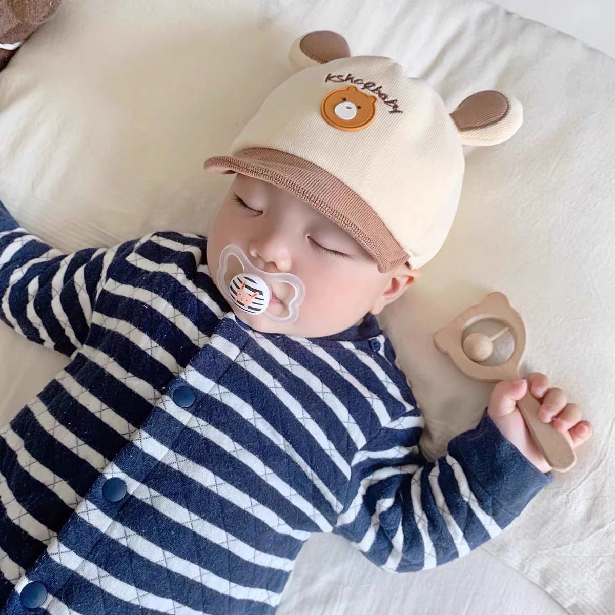 赤ちゃんの帽子春秋の男の子のアヒルの舌の帽子は超萌えてかわいいです。