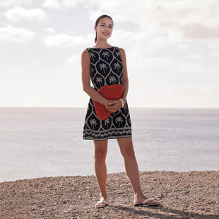 �W���r�Ѓ����B��ȹ�o��������ɫ����̽��������¿羳Ů�b�B��ȹ