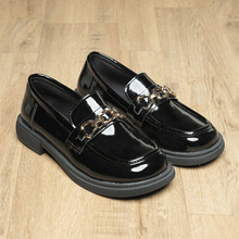 ���Q����Ь�¿����|ͨ�ڕr�b��ЬƤЬ�ճ��ٴ���ĥ���mСƤЬ