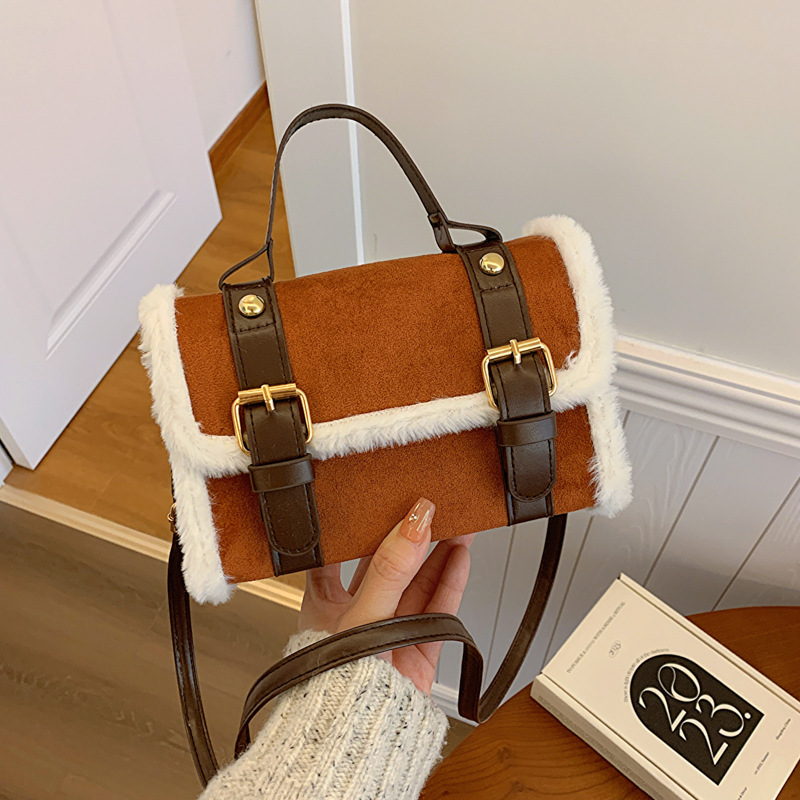 Costura de felpa moda bolso rojo neto 2023 nuevo versátil estilo coreano hombro mensajero bolsa pequeña bolsa cuadrada ESTILO OCCIDENTAL