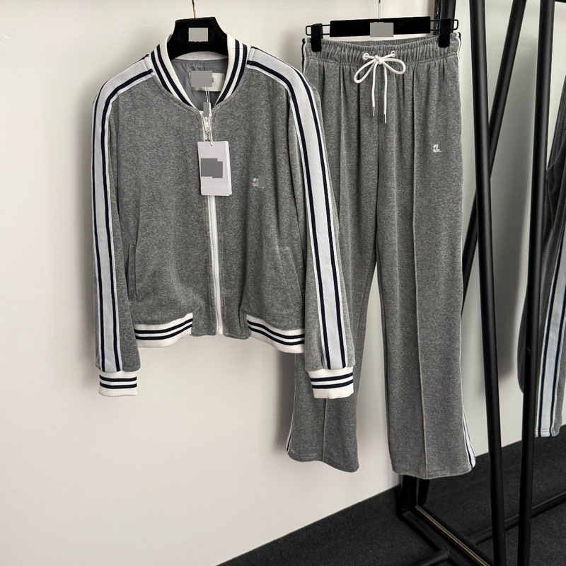 25 New Cross-Border Velvet Sports Fashion Set with Logo Embroidery Long-Sleeve Jacket + Elastic Waist Casual Pants 25 New Cross-Border Velvet Sports Fashion Set with Logo Embroidery Long-Sleeve Jacket + Elastic Waist Casual Pants