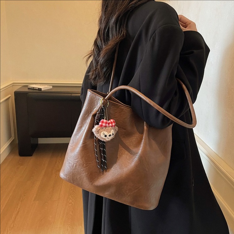 Bolsas de cubo de moda retro transfronterizas mujeres otoño / invierno 2025, nuevas bolsas de moda, bolsas de brazo, bolsas de hombro de viaje coreanas