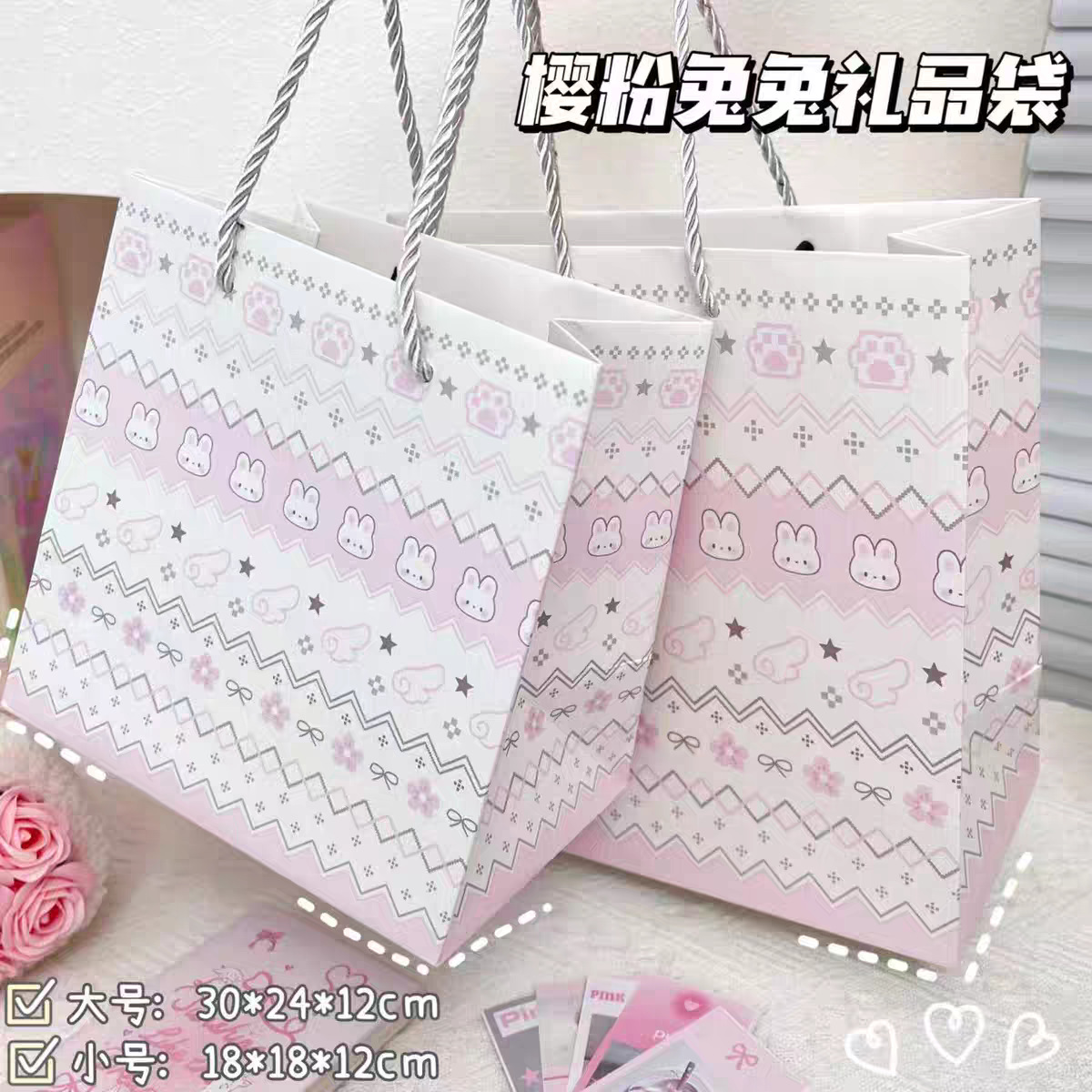 見栄えの良いギフトバッグコレクション、厚みのあるハードシェル白段ボール、大容量、シンプルで絶妙な漫画のハンドバッグ