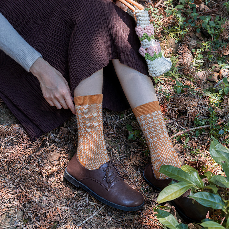 Algodón de color sólido, calcetines de doble aguja de dos vías, calcetines de pila de viento británicas, calcetines de primavera y otoño coreanos sin hueso.