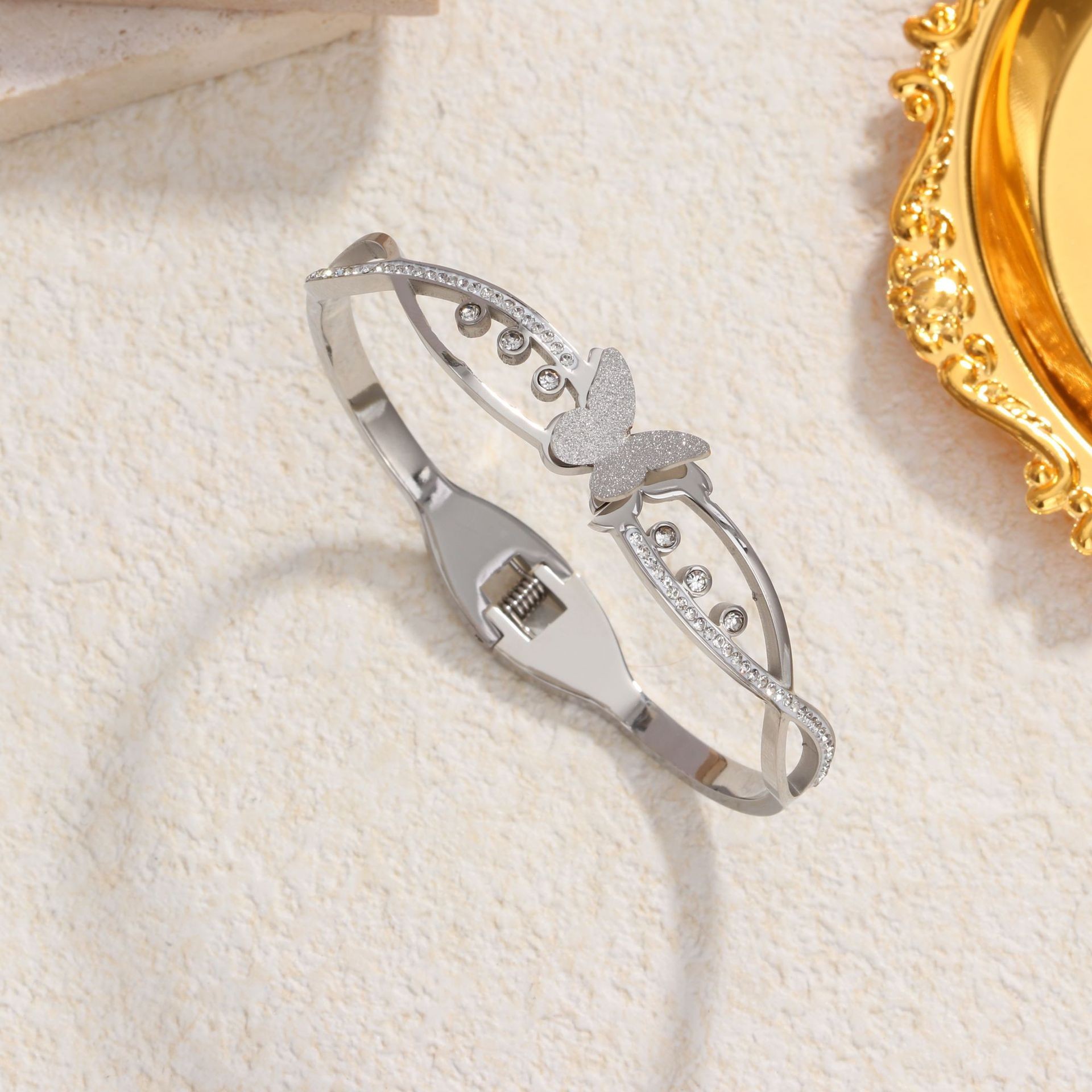 76 나비 크로스 팔찌 스틸 컬러