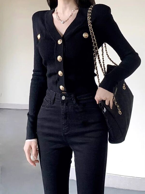 French-Style Small Fragrance Collar Knit Sweater for Women, Autumn Slim-Fit Design with a Unique and Chic Short Cardigan Top for Women