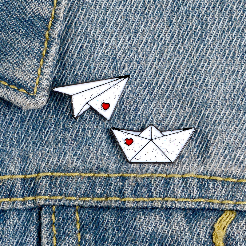 Simple Style Pin Heart Shape Paper Airplane Alloy Stoving Varnish Unisex Brooches display picture 6
