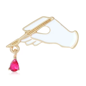 Creative Alloy Enamel Brooch Surgical Knife Medical Series Unisex Clothing Brooch Accessory Pin: BR5565