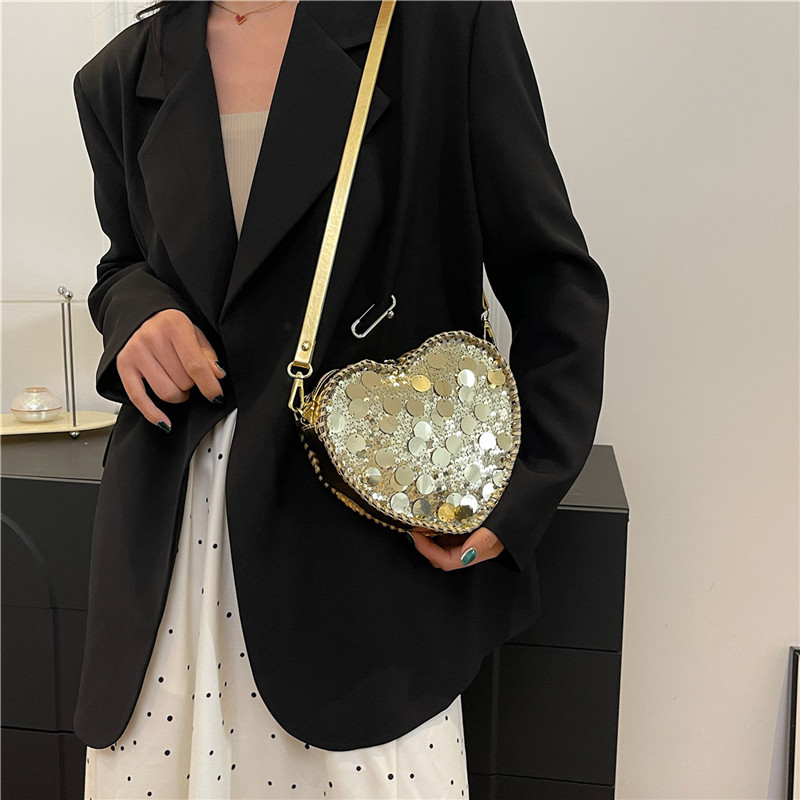 Bolso de amor popular de este año 2025, otoño nuevo estilo de personalidad, bolso de hombro de mujer, moda extranjera, bolso de mochila versátil.