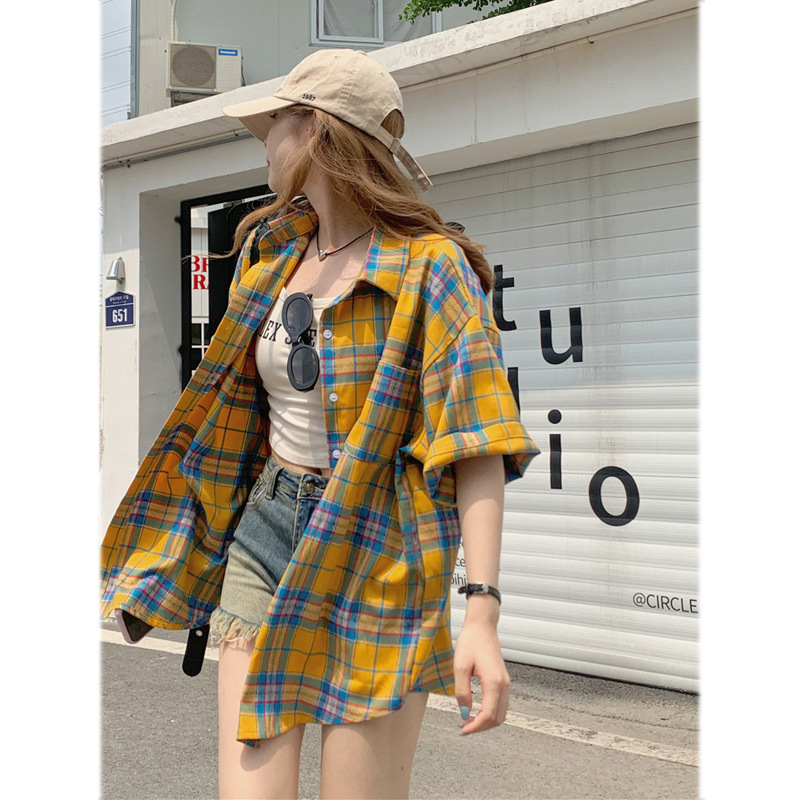 파란색 라인과 노란색 격자