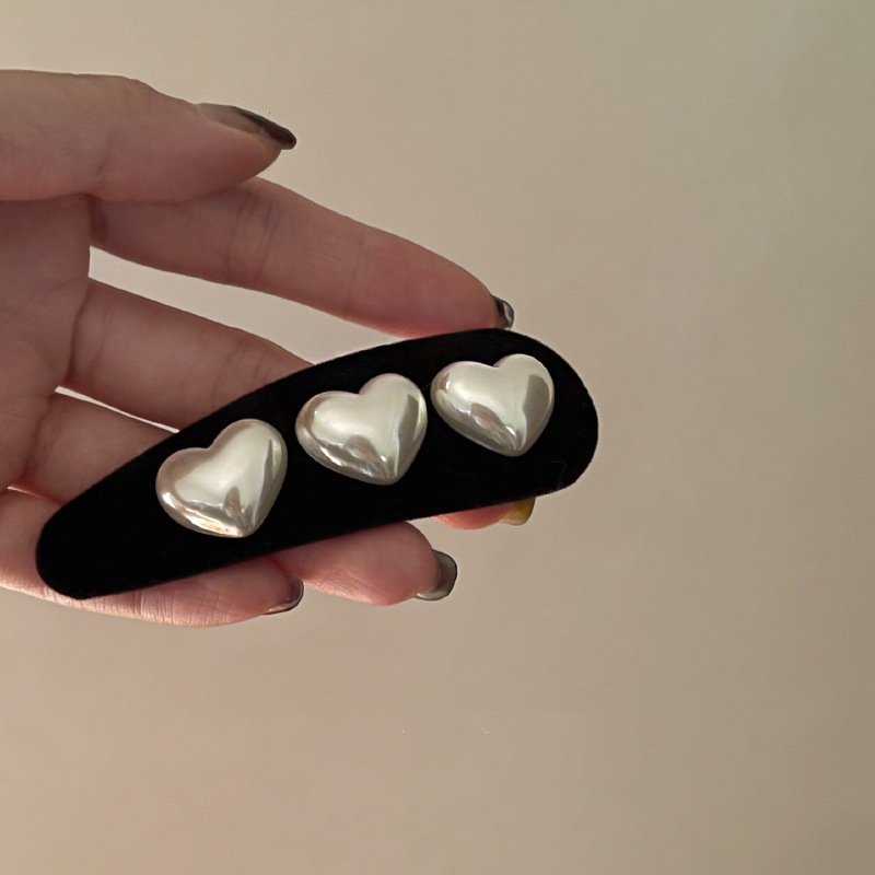 Mode Herzform Künstliche Perle Flanell Handgemacht Haarklammer 1 Stück display picture 6