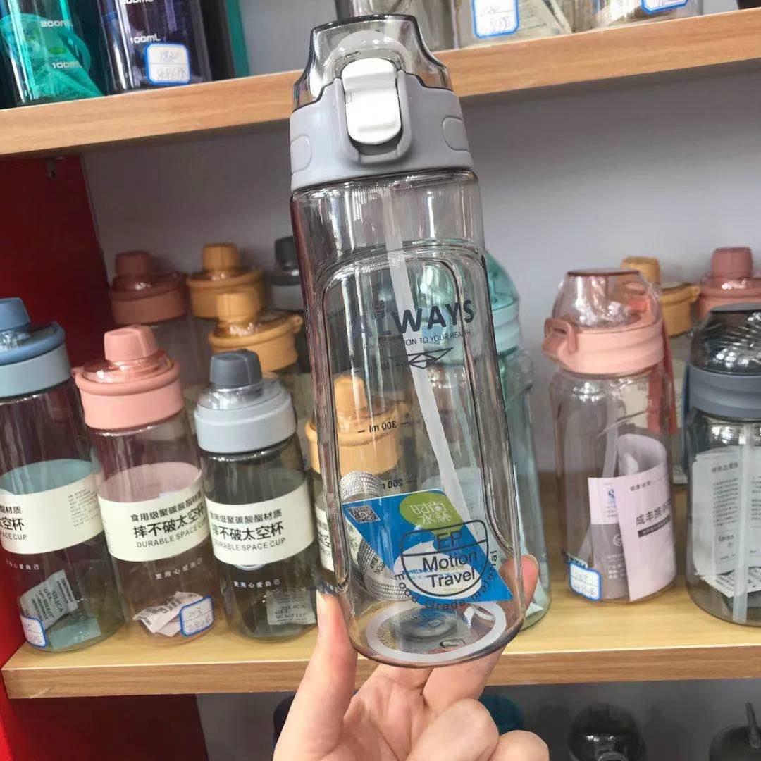 Suministro de plástico taza de beber al aire libre de fitness portátil taza de agua cubierta de rebote paja estudiante deportes taza de agua taza de Estudiante