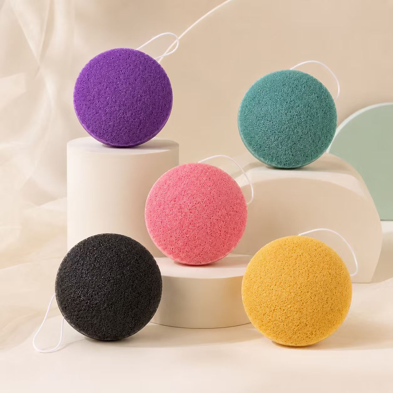 Fabricantes personalizados konjac lavado facial carbón de bambú limpieza facial polvo de konjac limpieza facial esponja limpieza herramientas de limpieza al por mayor