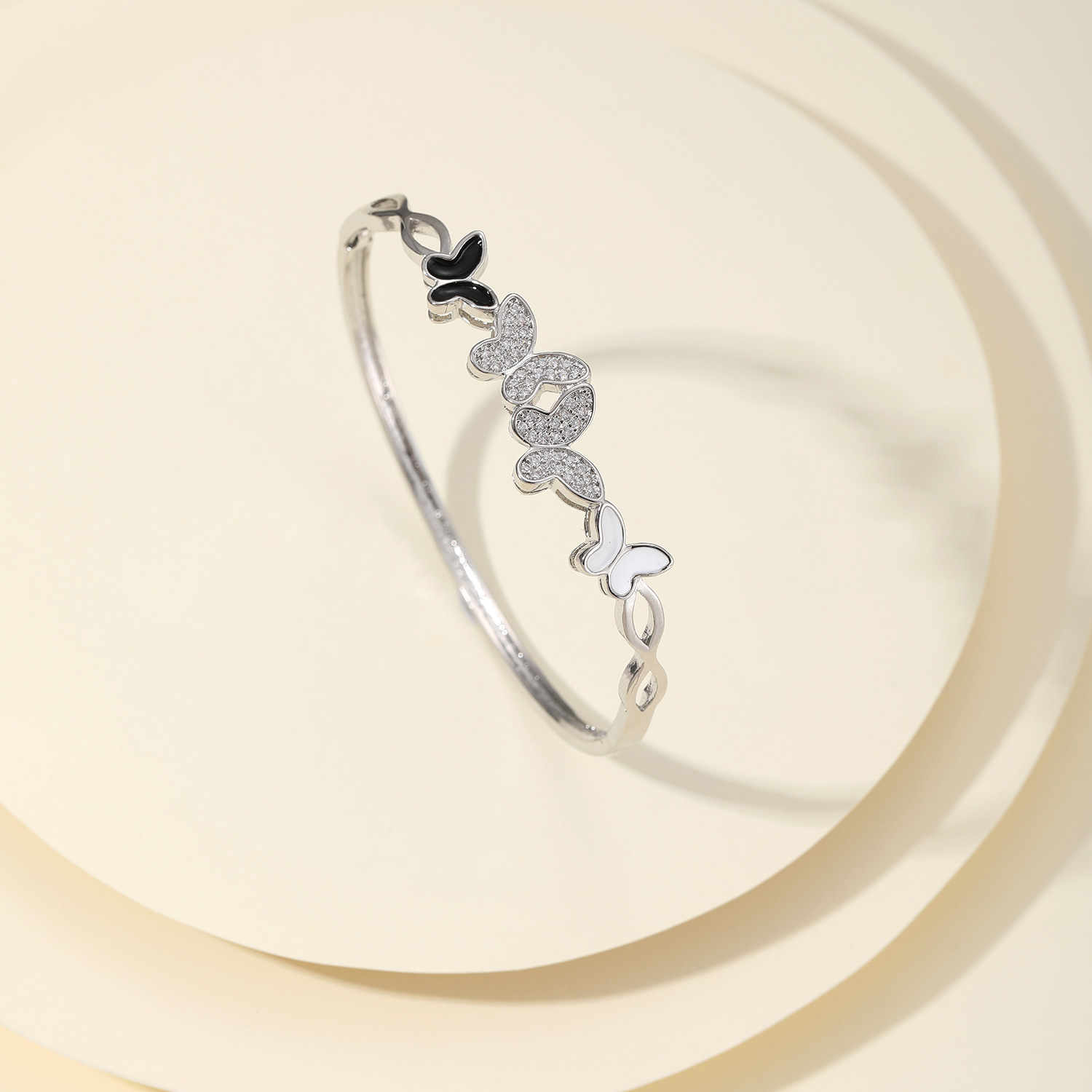 SZ006 plata mariposa blanca y negra