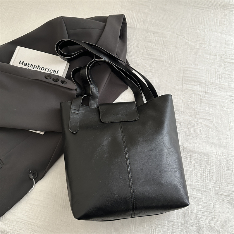 Alto sentido retro bolso de transporte de invierno 2024 nuevo versátil este año popular bolso de mano bolsa ocio