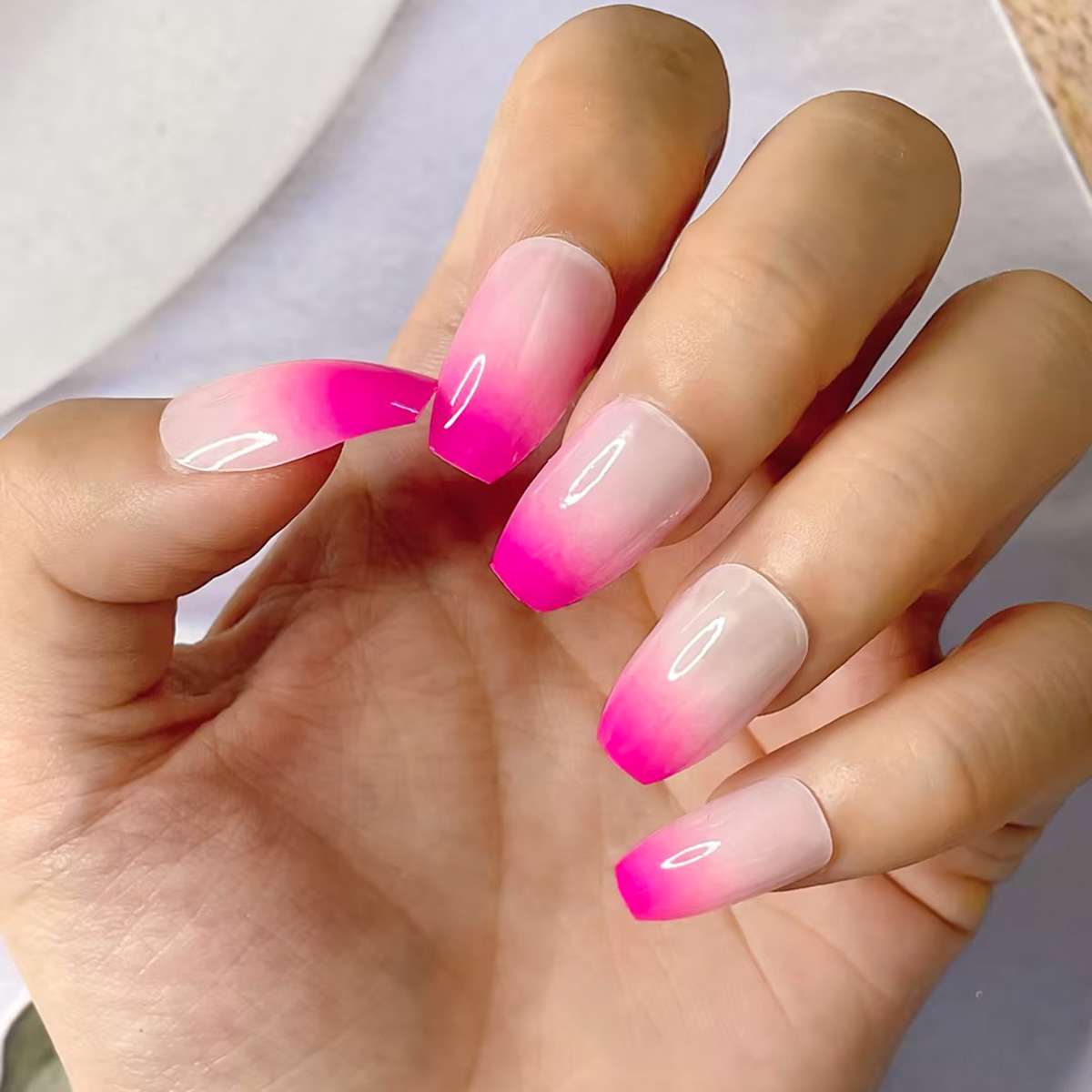 Millones de manchas uñas postizas Uñas postizas Uñas postizas Uñas de uñas portátiles Parche de uñas 24 piezas Suministro del fabricante