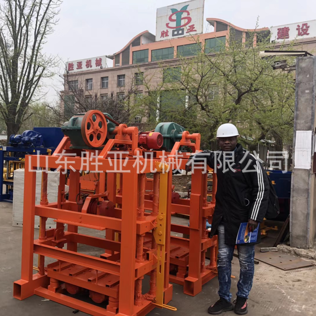 山东胜亚砖机 水泥砖机 路沿石机 水泥空心砖机 实心砖机 QTJ4-40