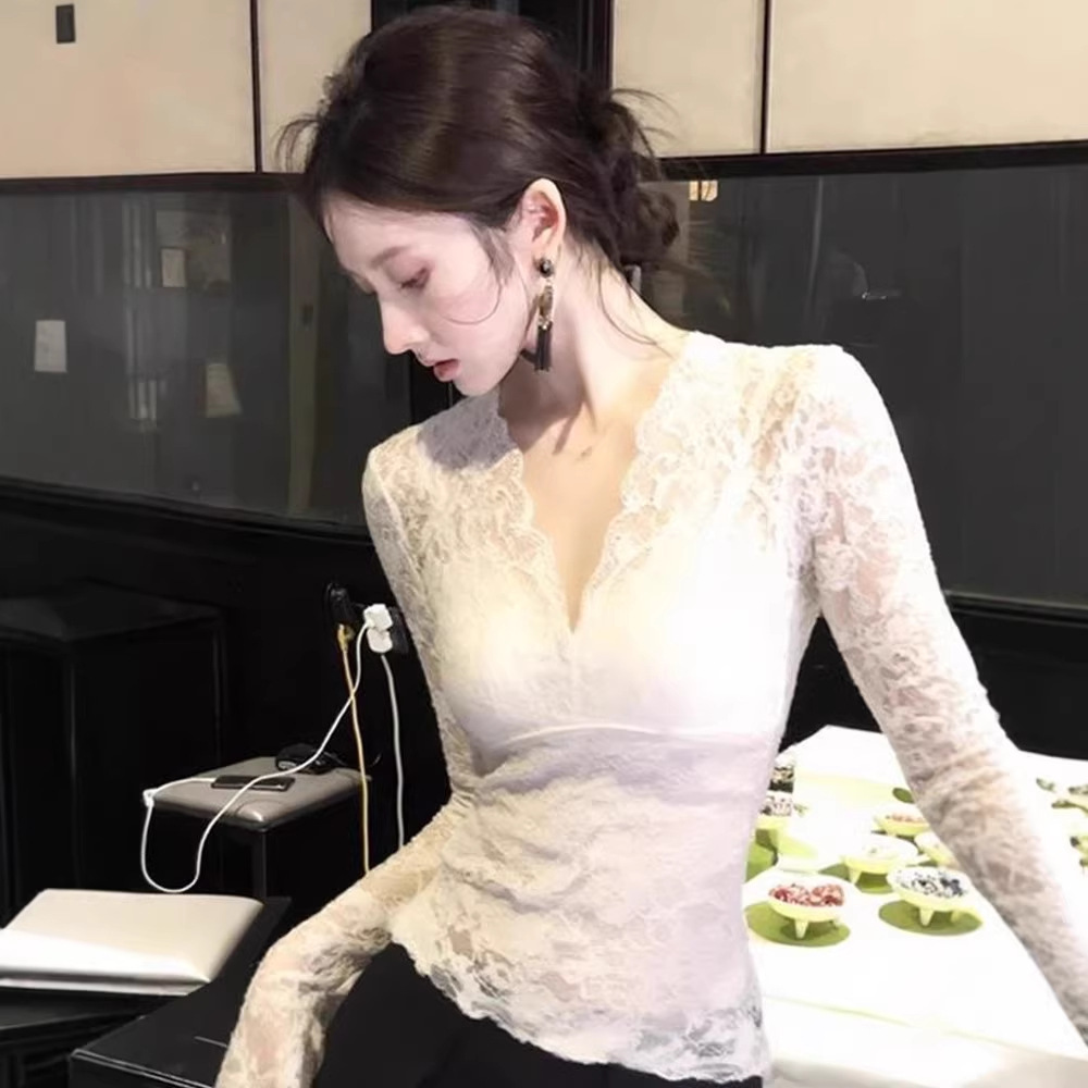 Áo len nữ cổ V ren tay loe chất liệu cotton phối ren — trắng chi tiết 2