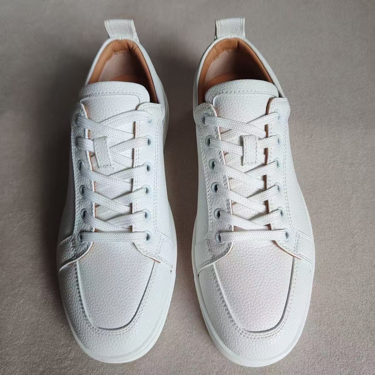 Estación europea cl remaches eléctricos zapatos de suela roja de tendencia universal remaches pareja de moda casual zapatos casuales de moda europea