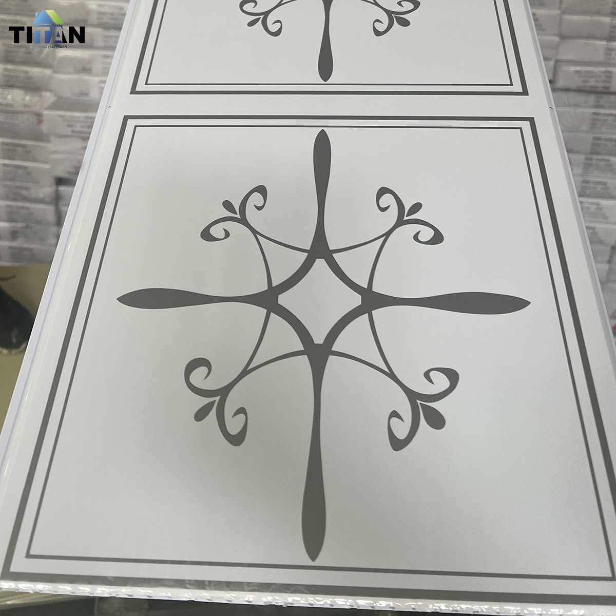 Tablero de techo de pvc pared de cemento de pared de plástico refuerzo de plástico techo de plástico maduro techo dormitorio autoadhesivo baño