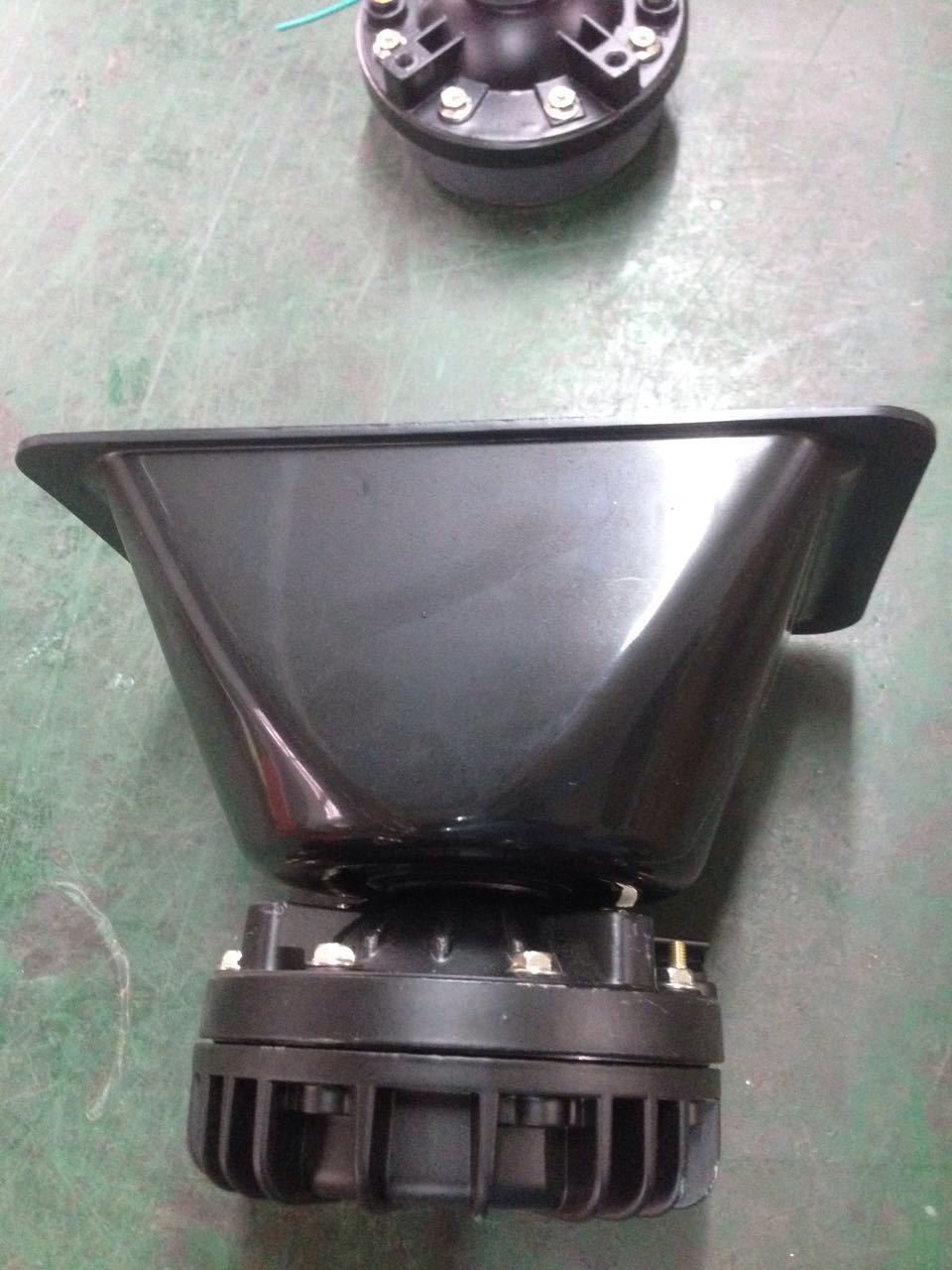 Cross-border 12V car alarm horn 200W high-pitched siren horn with square port design for heat dissipation