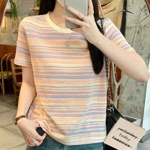 2025 новых универсальных женских топов для похудения, летняя стильная полосатая футболка с короткими рукавами, уменьшающая возраст, с дизайном и контрастом цветов.
