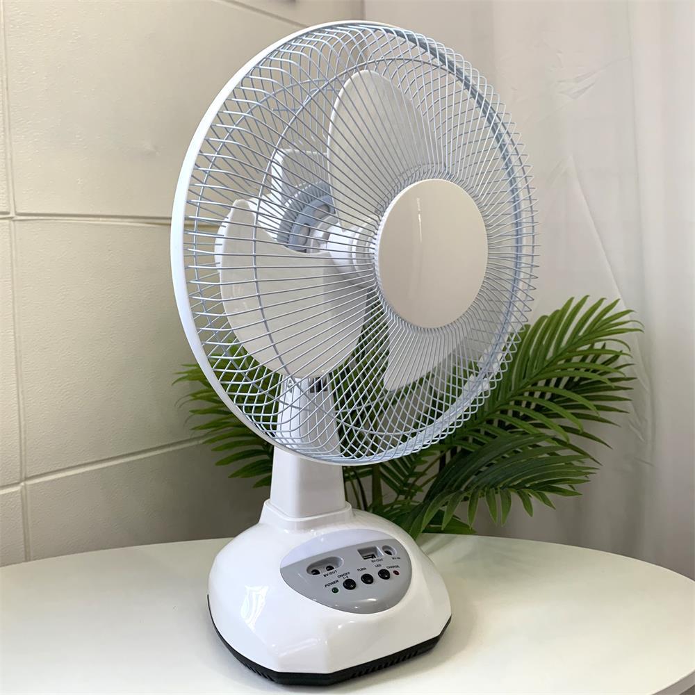 Oferta especial modelos explosivos del sudeste asiático Iluminación de bombilla de 12 pulgadas Ventilador solar Ventilador de mesa recargable Ventilador de emergencia