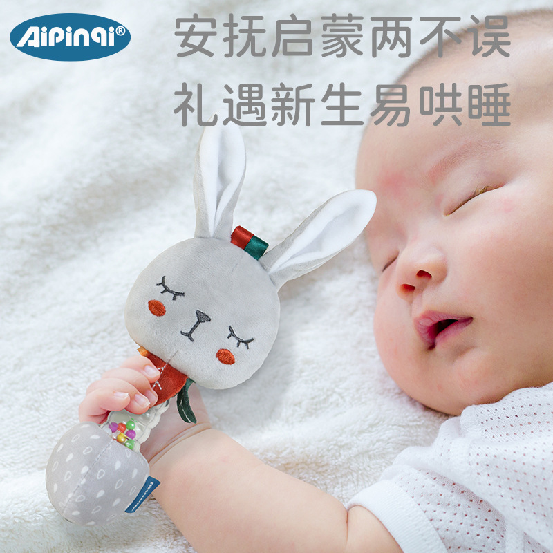Aipinqi nueva mano sonajero bebé calmante muñeca de peluche cuentas de colores cama Bell juguetes para bebés 0-1 años de edad al por mayor