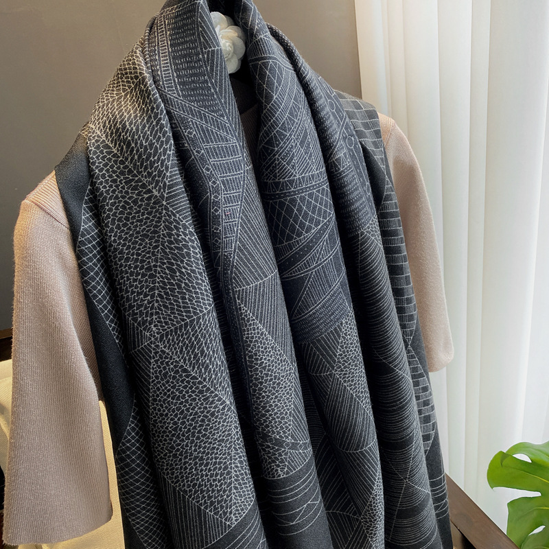 Comercio exterior Exportación simple todo-fósforo algodón y lino sensación impresión gran bufanda cuadrada 135*135cm playa protector solar chal bufanda de seda