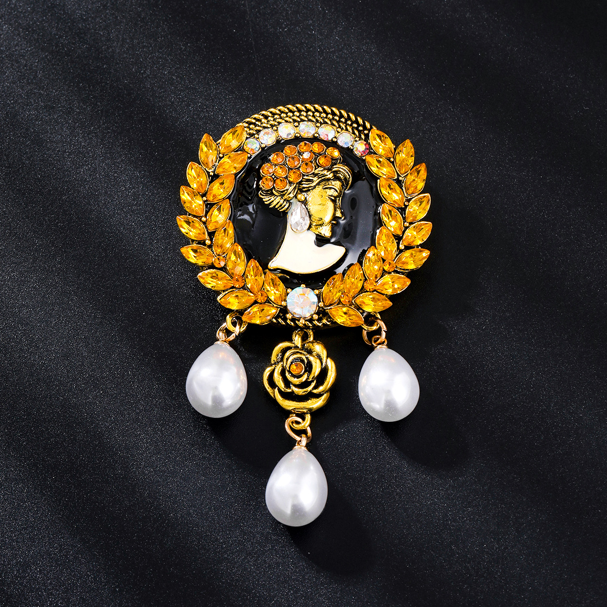 fashionable retro high-end brooch lapel pin