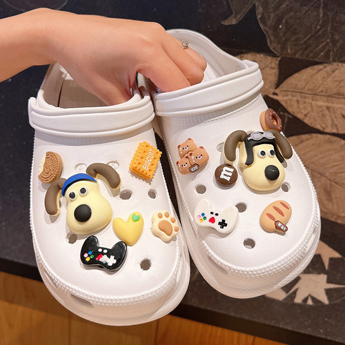 New cute three-dimensional head dog hole shoes shoe pattern DIY garden shoes detachable buckles all-match accessories buckles wholesale