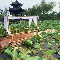 Маленький бамбуковый плот бамбуковый плот, сеть лодок, красный водный туризм, дрейфующий однослойный двухслойный с черным теном, рыболовная лодка бамбук