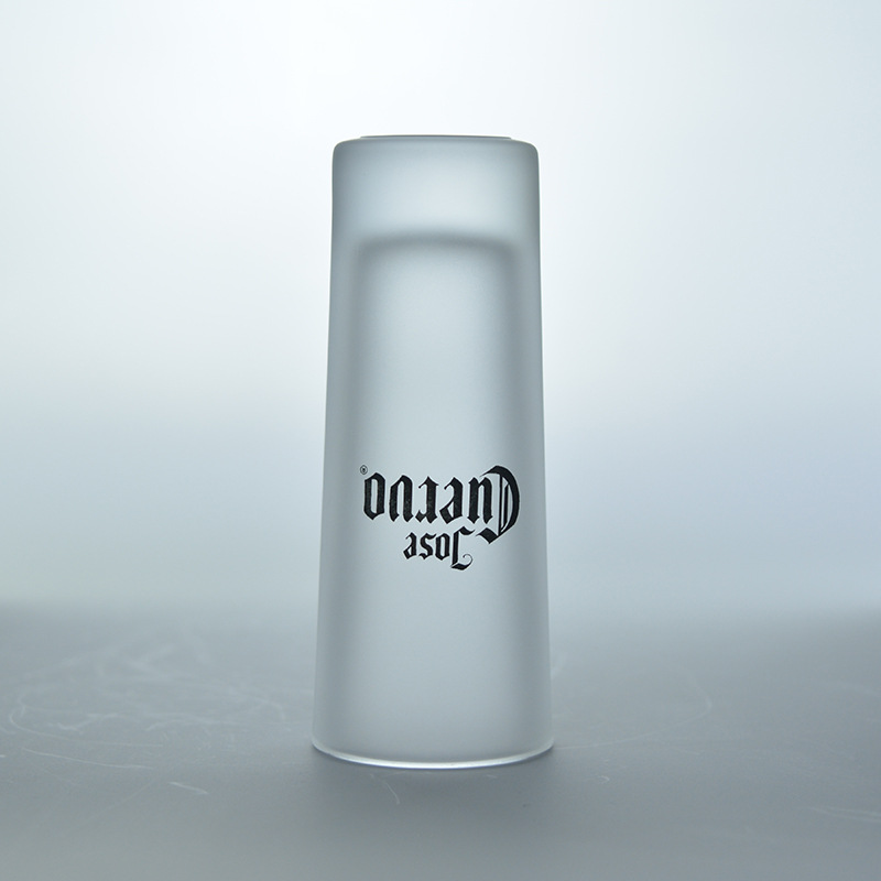 Cross-Border Nuevo esmerilado copa de vino esmerilado titular de la pluma espíritus vidrio recto pequeño logotipo de la taza de vino al por mayor