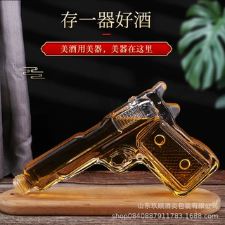 定制厂家生产新款晶白料手枪型玻璃瓶威士忌滗水器醒酒器办公摆件