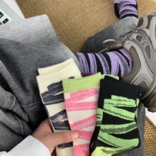 街头少女风抽象曲线条纹中筒袜女ins潮牌网红超火个性丝带长袜棉