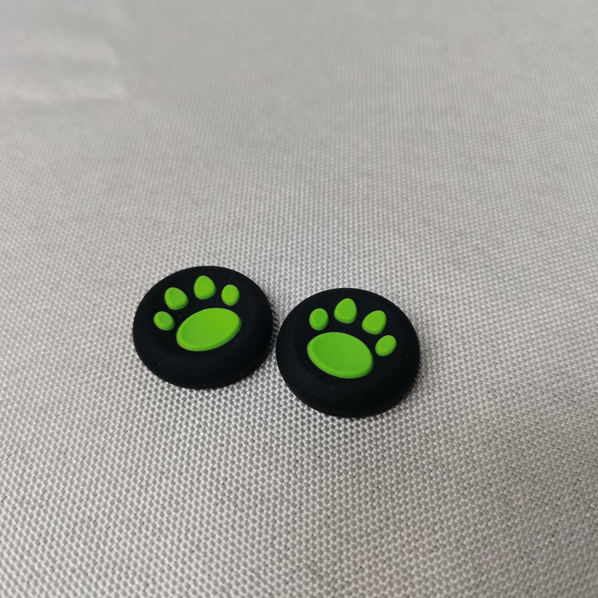 Negro y verde (precio de una gorra de balancín)