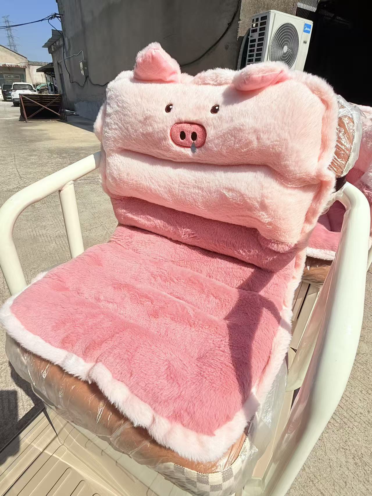 Winter Thickeneded Warm Windproof Cushion and Backrest Integrated Electric Tricycle Universal Elderly Scooter Cushion