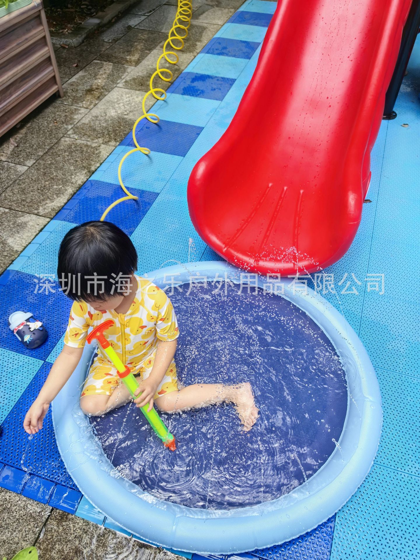 Fábrica en stock PVC infláble sprinkler cojín para niños sprinkler mascotas letras delfin infláble conveniente patio al aire libre