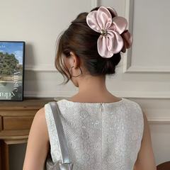 缎面光泽感立体花瓣抓夹女2025新款发夹夏季后脑勺半扎发抓鲨鱼夹