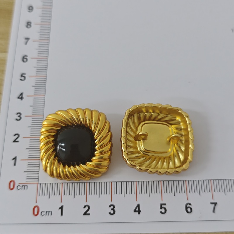 ヴィンテージニッチローズレッドスクエアイヤリングクラシックブラックゴールド DIY ジュエリーヨーロッパとアメリカのジュエリー衣類トップアクセサリー|undefined