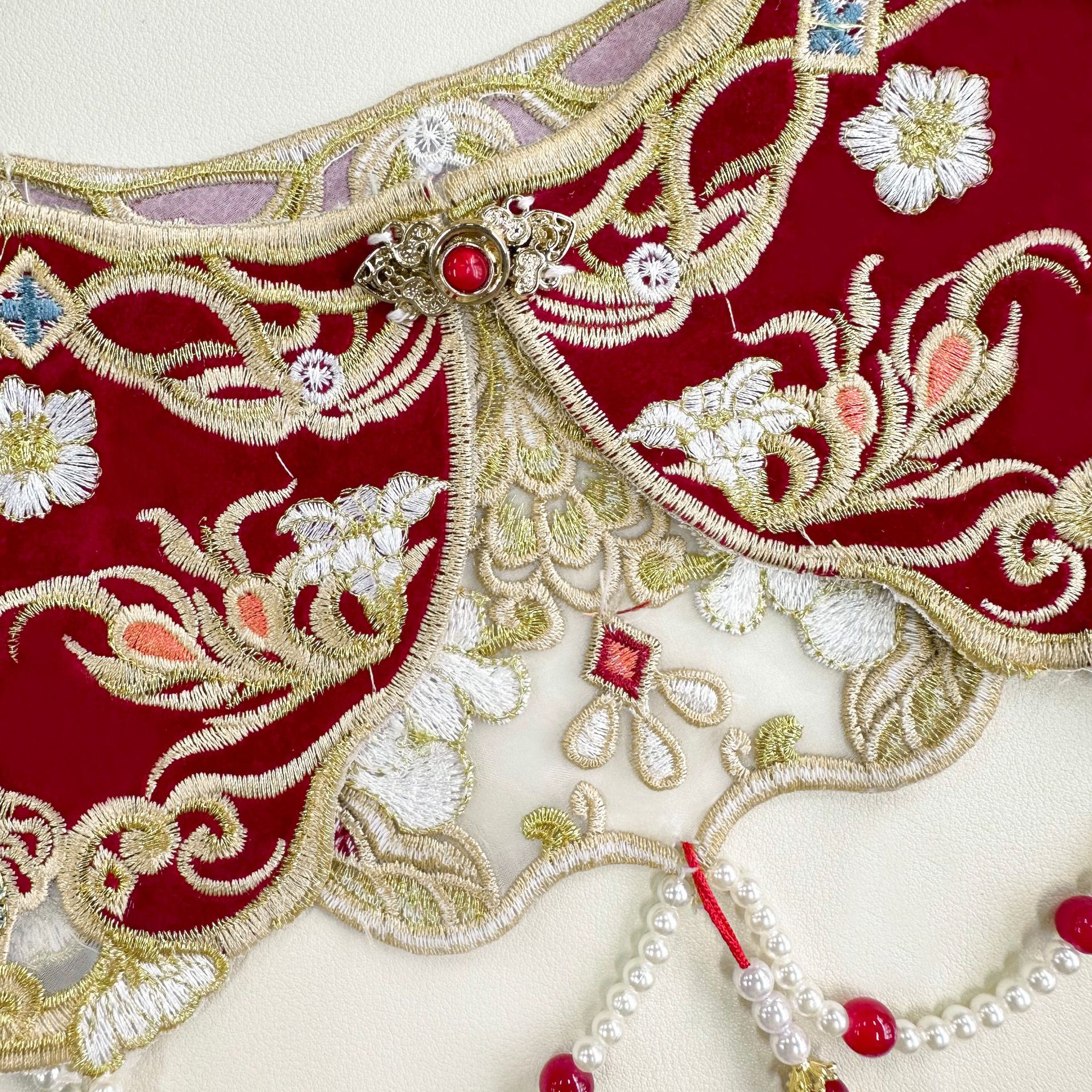 Perla bordada nube hombro rojo retrógrado largo bordado mejora estilo nacional ligero vestido de caballo lujoso vestido chino accesorios de transmisión en vivo chal image 4
