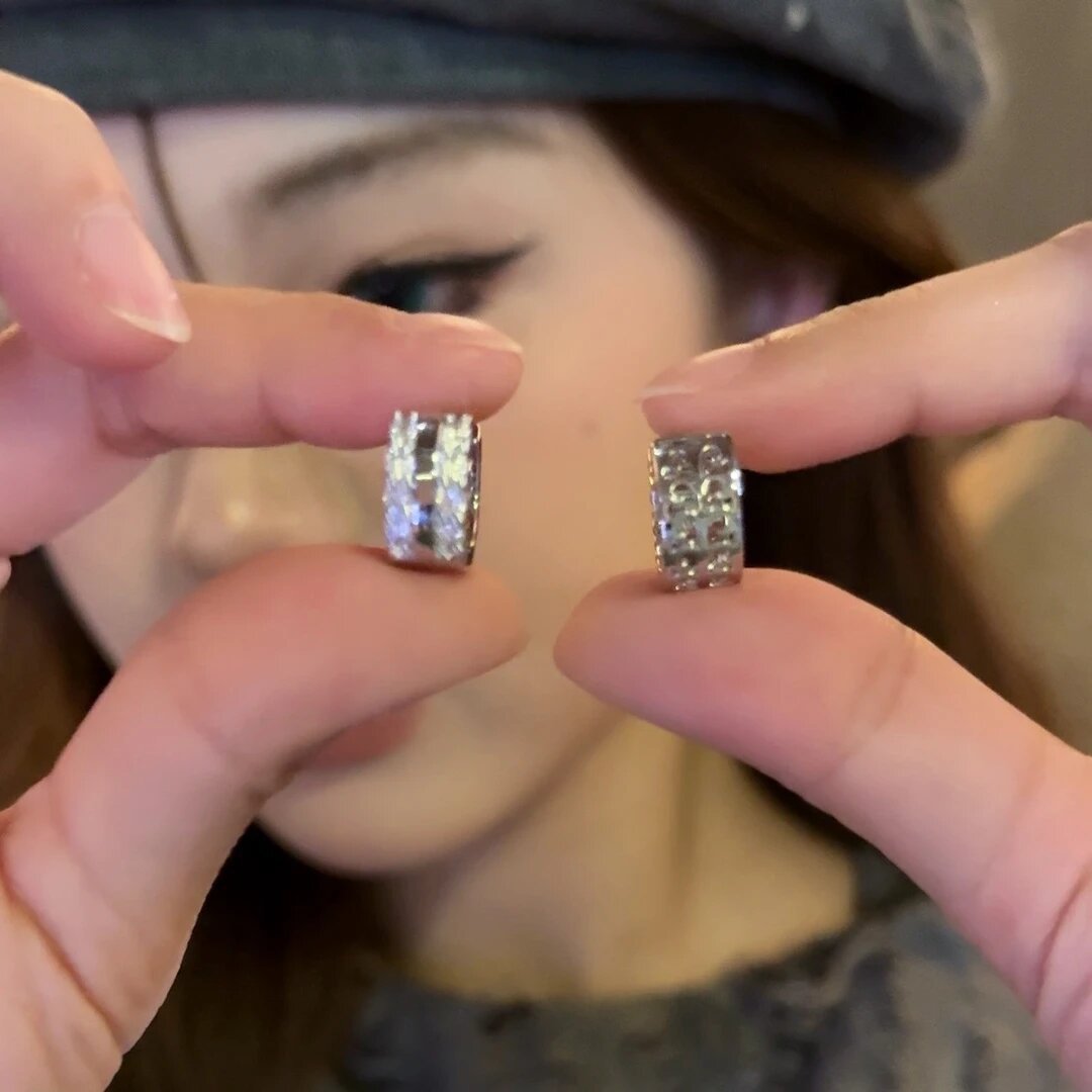 Micropaved zirconia c-shaped earrings-e5673 silver