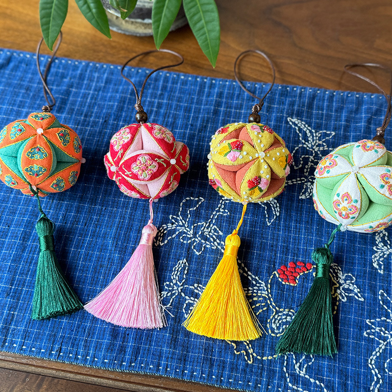 Saquete de estilo antiguo bordado mano Lu DIY material paquete colgante bolsillo de bola para regalar novia colgante de flores