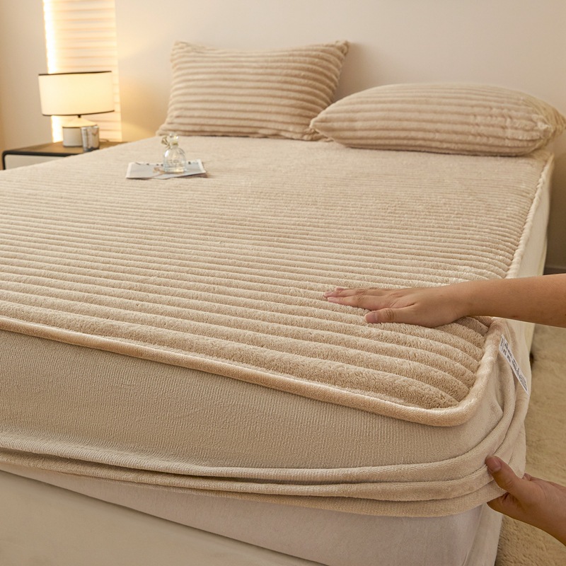 Winter Thickeneded Milk Velvet Bed Bed Sheets, Type a Coral Velvet Bedspread Three-Piece Set, Home Simmons Mattress Protector