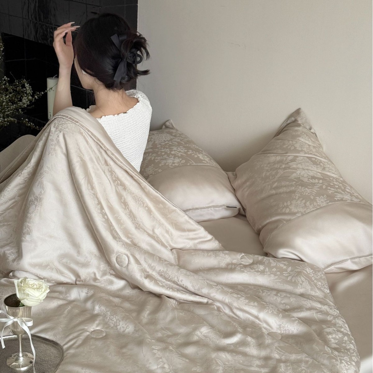 가벼운 럭셔리 모던 스타일 60S 렌징 텐셀 여름 시원한 이불 슈퍼 실키하고 섬세한 침대 시트 4종 세트 피부 친화적인 알몸 수면 침구