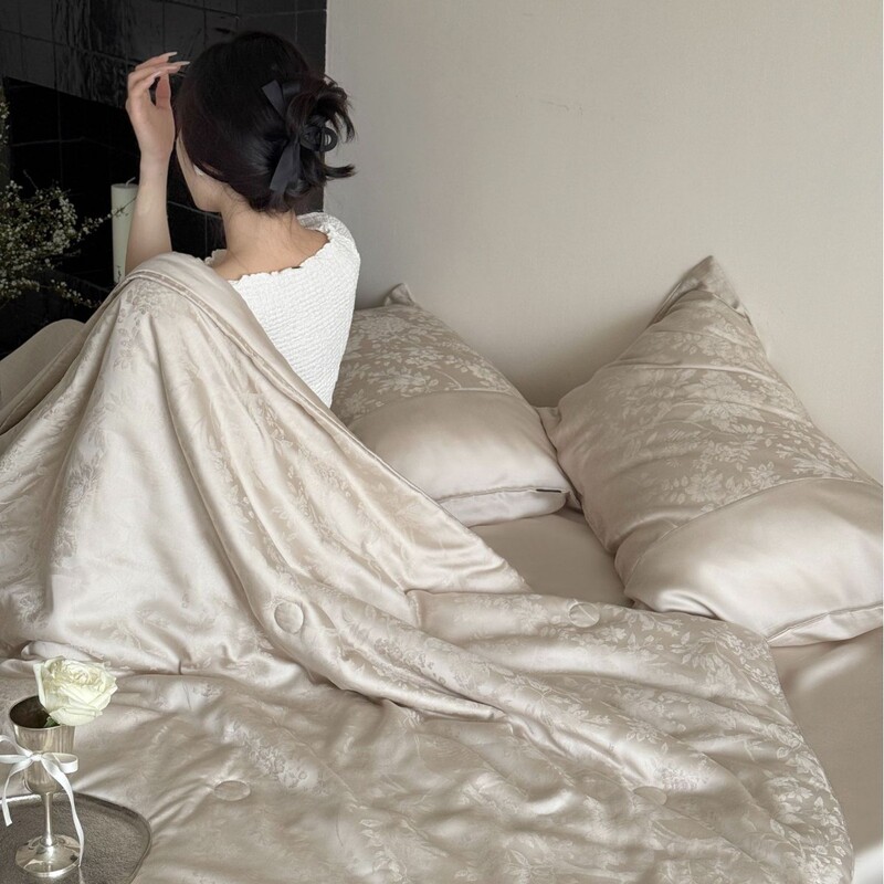 Light Luxury Modern Style 60S Lenzing Tencel Summer Quilt, Ultra-Silky and Delicate Four-Piece Fitted Sheet Set, Skin-Friendly Naked Sleeping Bedding