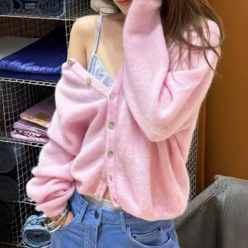 AMV Autumn/Winter New Collection: Ultra-soft, multi-colored wool-blend button-down knit sweater/jacket AMV Autumn/Winter New Collection: Ultra-soft, multi-colored wool-blend button-down knit sweater/jacket