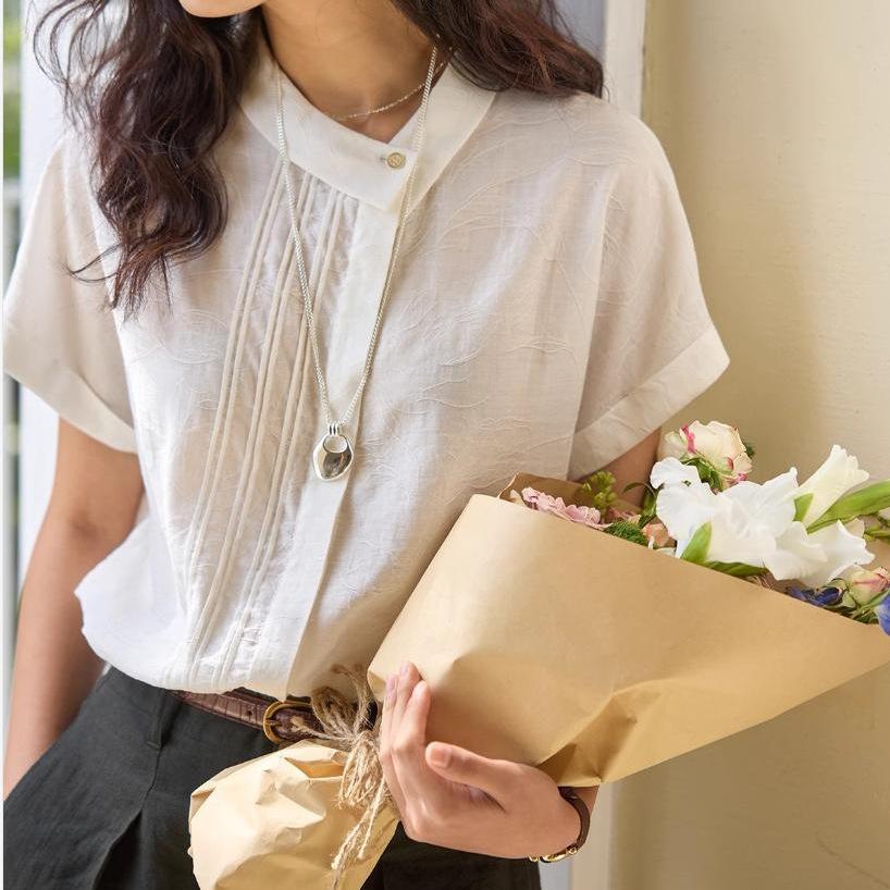 Áo sơ mi nữ linen họa tiết jacquard cổ ve không đối xứng tay ngắn — Mây trắng, Xanh lông mòng tre