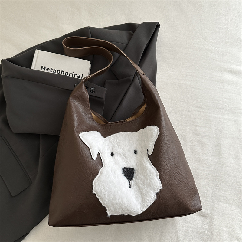 Simple y de alto valor exterior de moda bajo la axila 2024, otoño y invierno nuevo estilo coreano de gran capacidad de bolso de hombro de dibujos animados